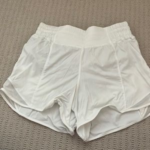 Lululemon hotty hot shorts size-4 four inch. white